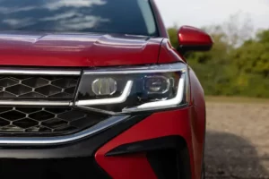 مصابيح فولكس فاجن تاوس 2023 الأمامية