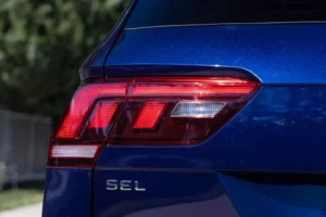 مصابيح فولكس فاجن تيجوان 2023 الخلفية