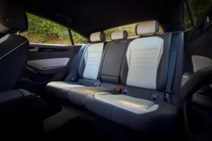 مقاعد فولكس فاجن أرتيون 2023 الخلفية