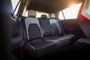 مقاعد فولكس فاجن جولف GTI 2023 الخلفية