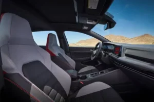 مقاعد فولكس فاجن جولف GTI 2023 الأمامية