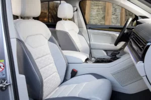 مقاعد فولكس فاجن طوارق 2023 الأمامية