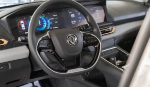 عجلة قيادة دونج فينج E70 برو 2023
