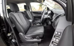 مقاعد ايسوزو D ماكس 2023 الأمامية