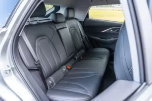 مقاعد شيري أومودا 5 2023 الخلفية