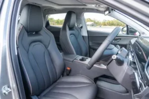 مقاعد شيري أومودا 5 2023 الأمامية