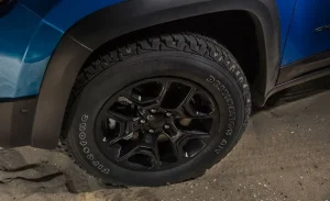 عجلة جيب شيروكي 2023