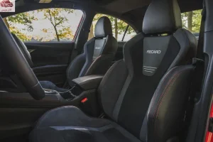 مقاعد سوبارو WRX 2023 الأمامية