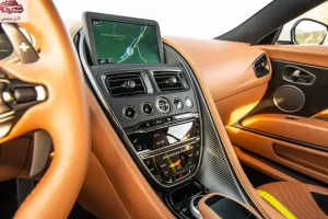 شاشة أستون مارتن DB11 2023