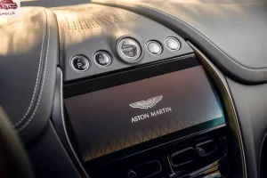 شاشة أستون مارتن DBX 2023