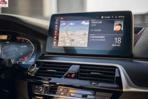 شاشة بي إم دبليو الفئة الخامسة 2023