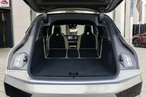 صندوق تحميل بي إم دبليو IX 2023 مع طي المقاعد