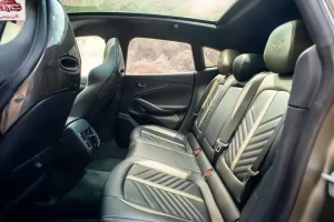 مقاعد أستون مارتن DBX 2023 الخلفية