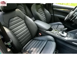 مقاعد ألفا روميو ستيلفيو 2023 الأمامية