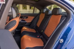 مقاعد مرسيدس بنز C كلاس 2023 الخلفية