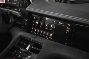 شاشة بورش تايكان 2023