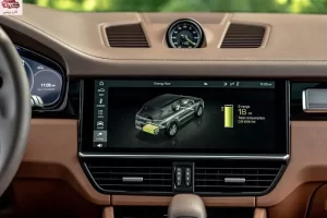 شاشة بورش كايين هايبرد 2023