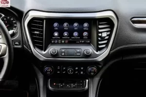 شاشة جي إم سي أكاديا 2023