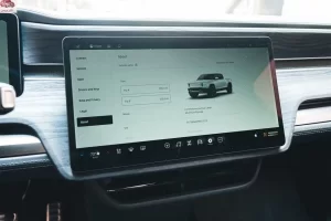 شاشة ريفيان R1T 2023