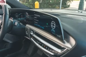 شاشة كاديلاك ليريك 2023