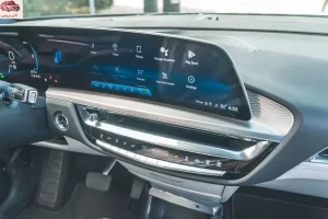 شاشة كاديلاك ليريك 2023