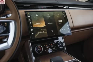 شاشة لاند روفر رينج روفر 2023