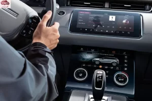 شاشة لاند روفر رينج روفر إيفوك 2023