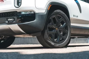 عجلة ريفيان R1T 2023