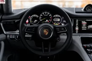 عجلة قيادة بورش باناميرا 2023