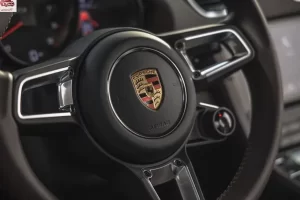 عجلة قيادة بورش كايمان 2023