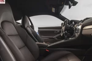 مقاعد بورش كايمان 2023