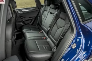 مقاعد بورش ماكان 2023 الخلفية