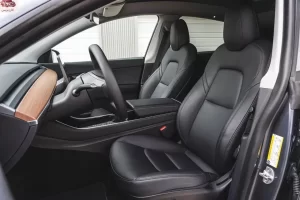 مقاعد تسلا موديل Y 2023 الأمامية