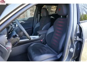 مقاعد دودج هورنت 2023 الأمامية