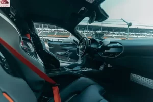 مقاعد فيراري SF90 سترادالي 2023