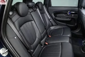 مقاعد ميني كلوبمان 2023 الخلفية