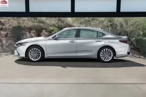 جانب لكزس ES هايبرد 2023