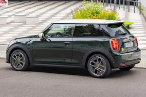 جانب ميني كوبر الكهربائية 2023