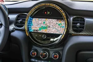 شاشة ميني كوبر الكهربائية 2023