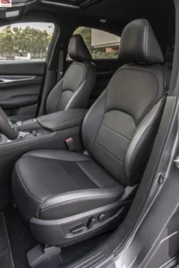 مقاعد انفينيتي QX55 2023 الأمامية