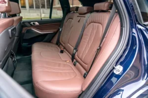 مقاعد بي إم دبليو X5 2023 الخلفية