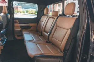 مقاعد رام 1500 2023 الخلفية