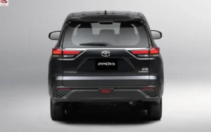 خلفية تويوتا إنوفا 2024