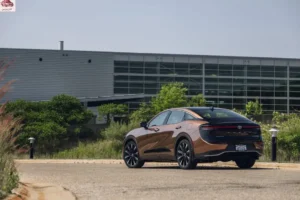 خلفية تويوتا كراون 2024