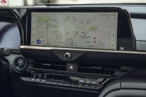 شاشة تويوتا كراون 2024