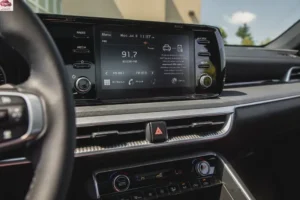 شاشة كيا K5 2024