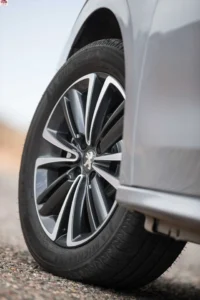 عجلة بيجو 301 2024