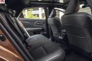 مقاعد تويوتا كراون 2024 الخلفية