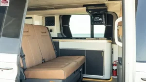 مقاعد هيونداي ستاريا 2024 الصف الثالث