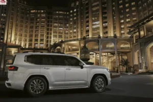 جانب تويوتا لاند كروزر 2024